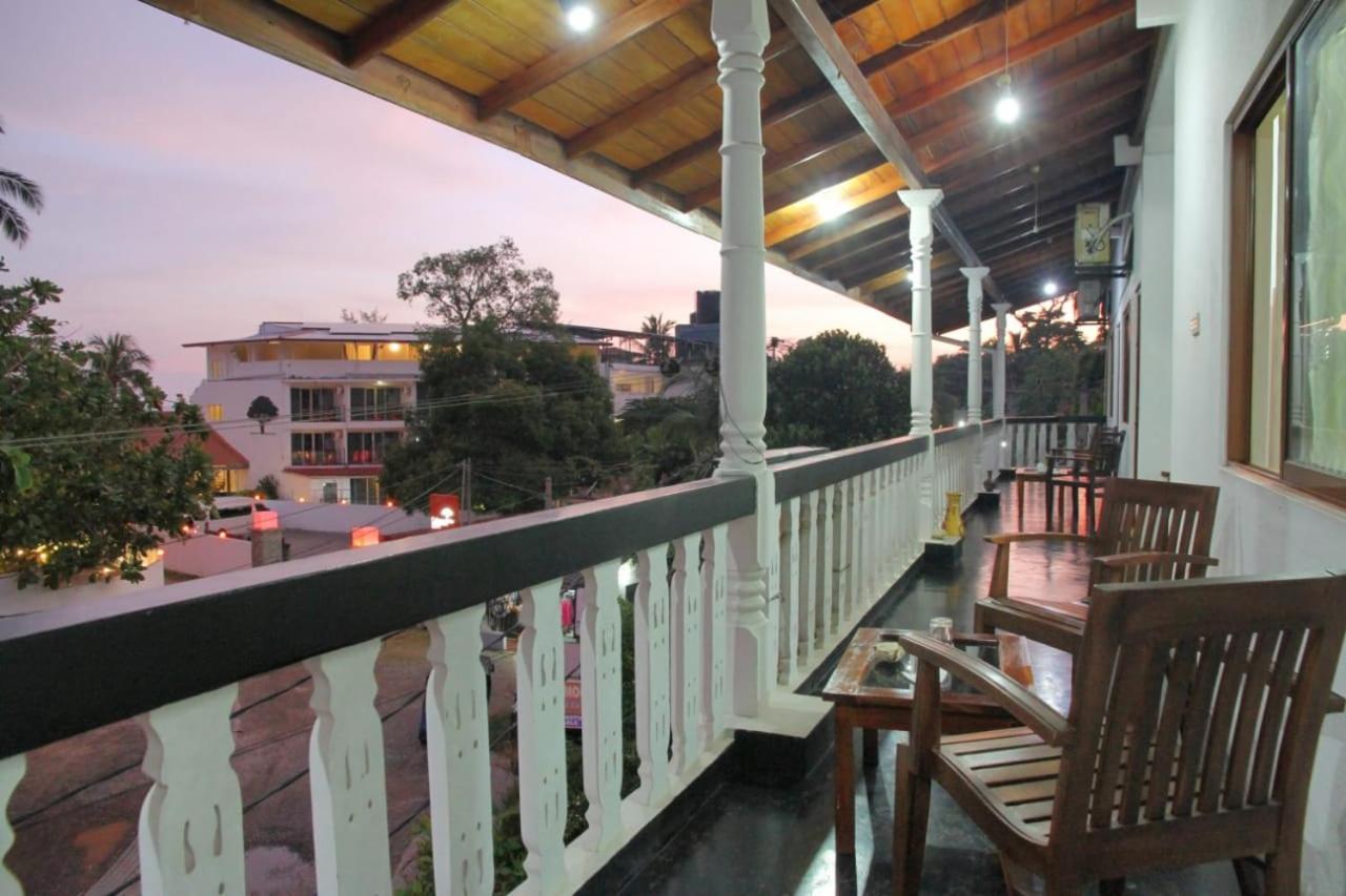 Sunny Mood Guest House Unawatuna Bagian luar foto