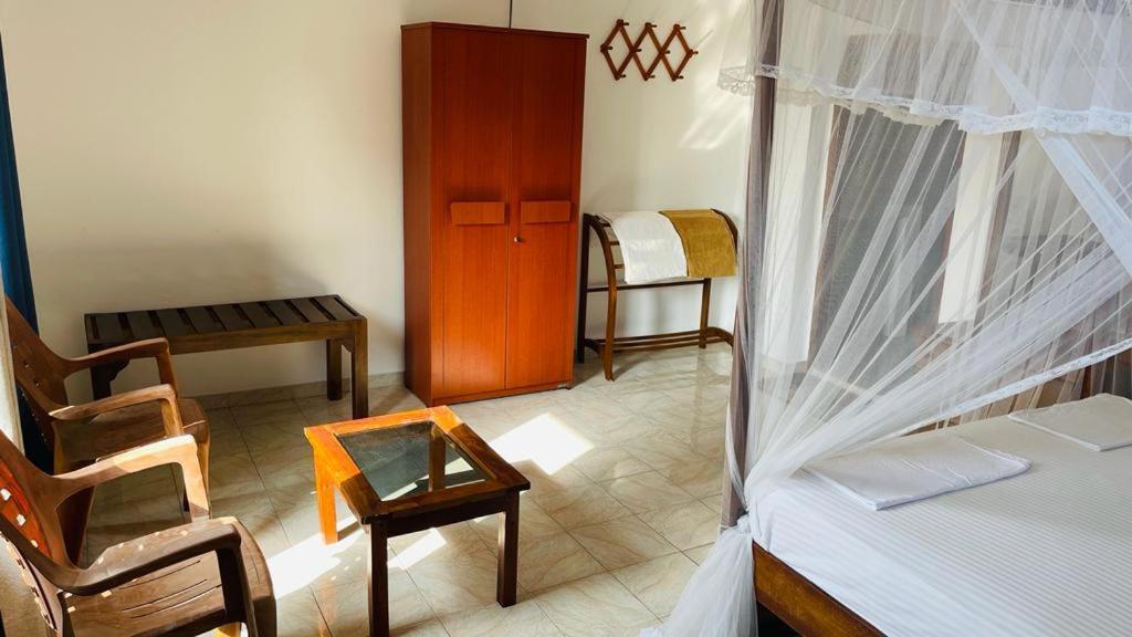 Sunny Mood Guest House Unawatuna Bagian luar foto