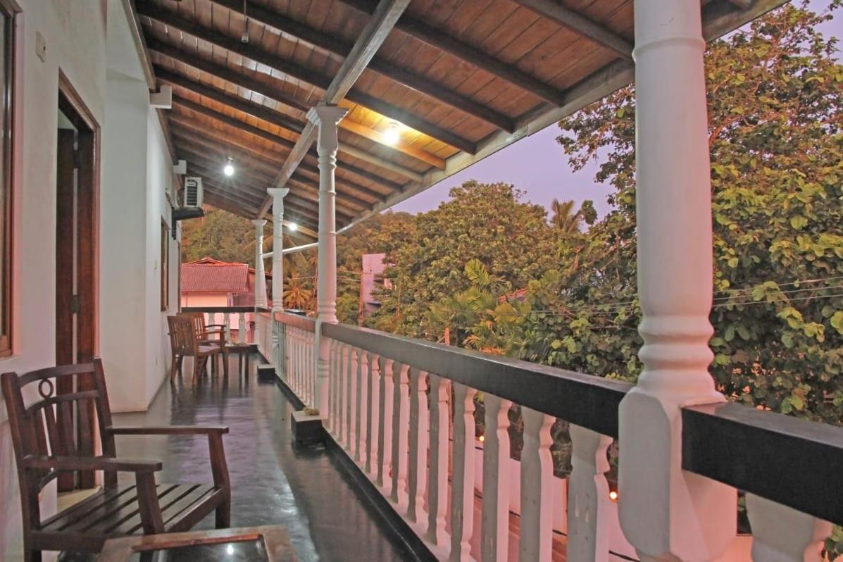 Sunny Mood Guest House Unawatuna Bagian luar foto