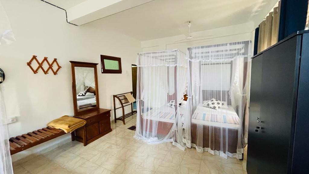 Sunny Mood Guest House Unawatuna Bagian luar foto