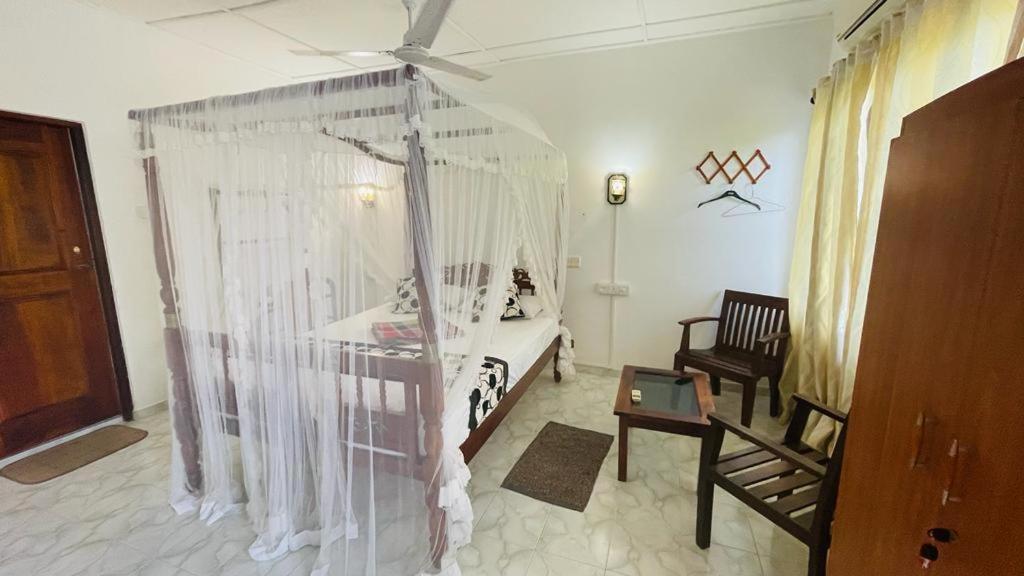 Sunny Mood Guest House Unawatuna Bagian luar foto