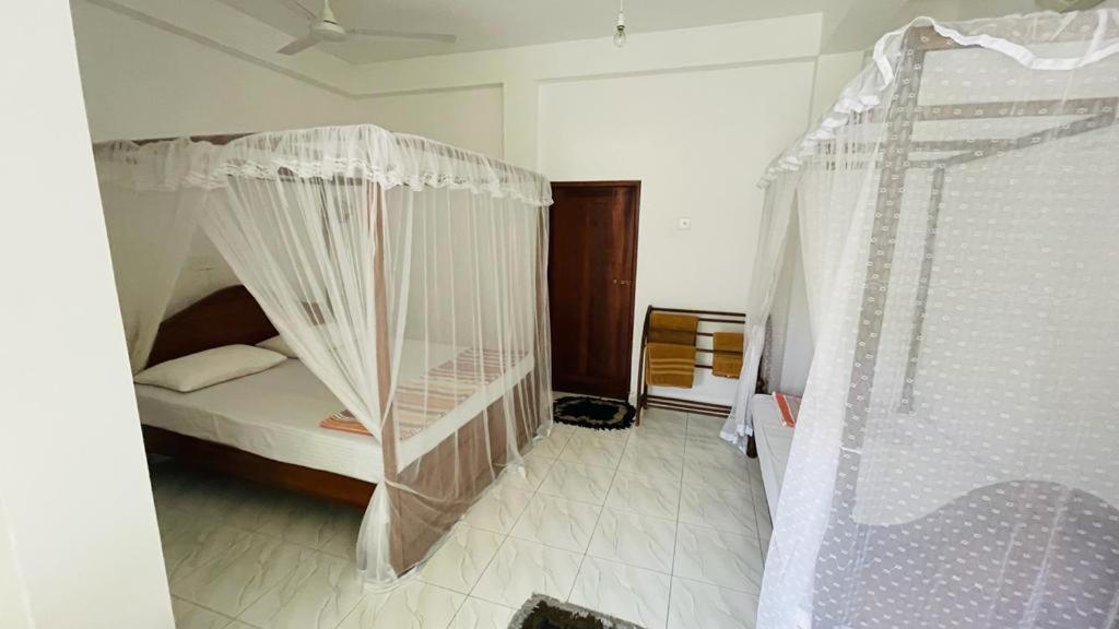 Sunny Mood Guest House Unawatuna Bagian luar foto