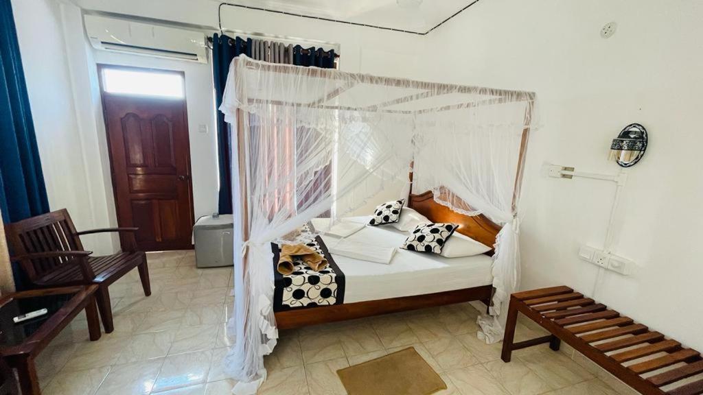 Sunny Mood Guest House Unawatuna Bagian luar foto